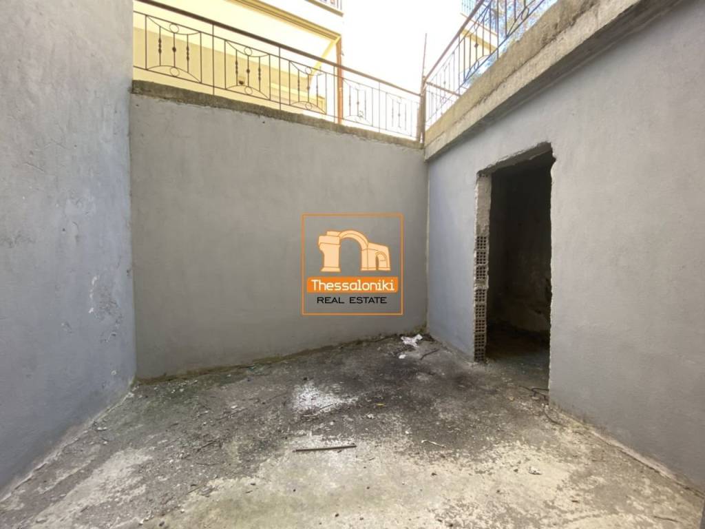 Μεσημέρι, Συγκρότημα κατοικιών