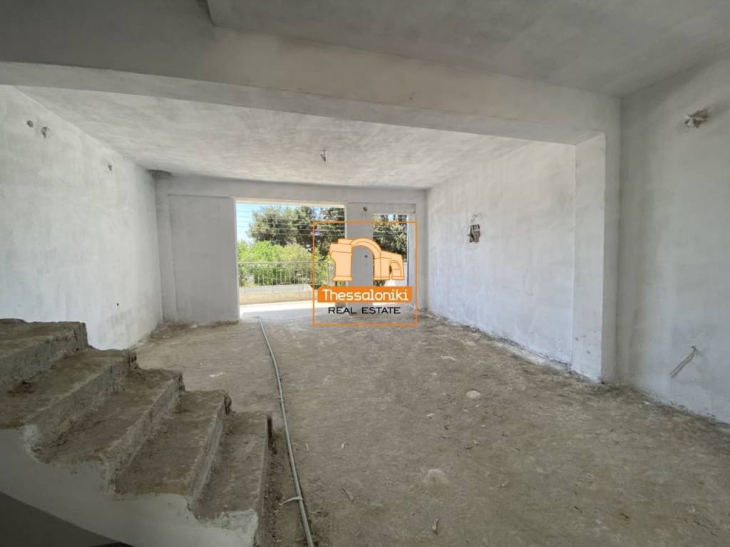 Μεσημέρι, Συγκρότημα κατοικιών