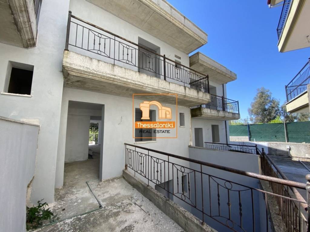 Μεσημέρι, Συγκρότημα κατοικιών