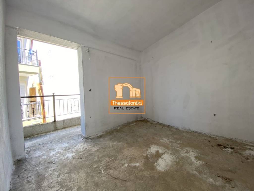 Μεσημέρι, Συγκρότημα κατοικιών