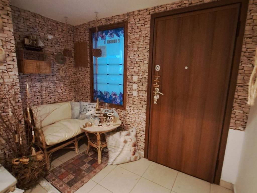 E eisodos tes oikodomes