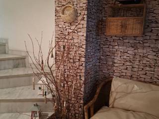 Η είσοδος της οικοδομής.