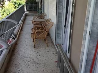 MPALKONI STEN PROSOPSE TES OIKODOMES