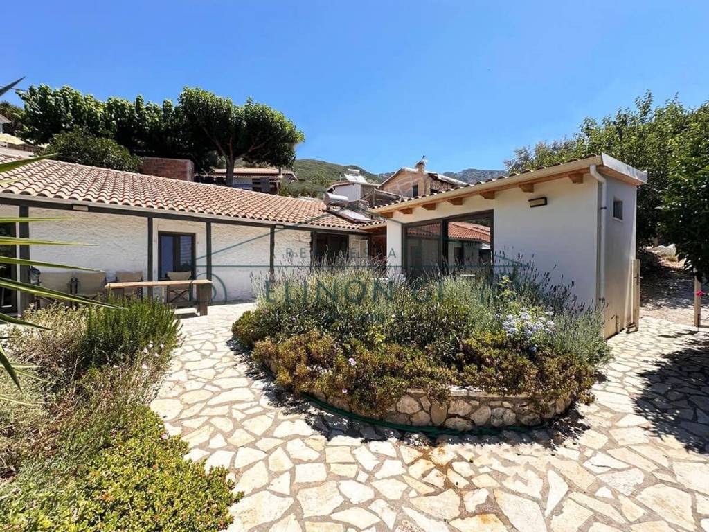 E peripoiemene monokatoikia