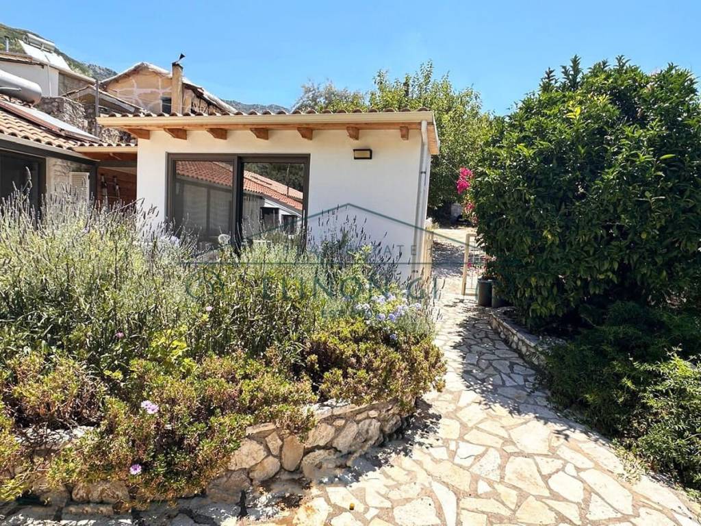 E peripoiemene monokatoikia