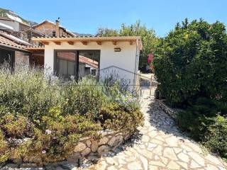 E peripoiemene monokatoikia