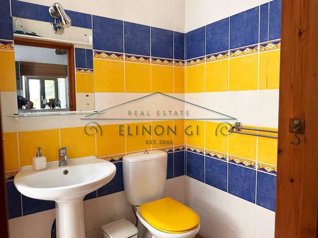 Το μπάνιο της κύριας οικίας