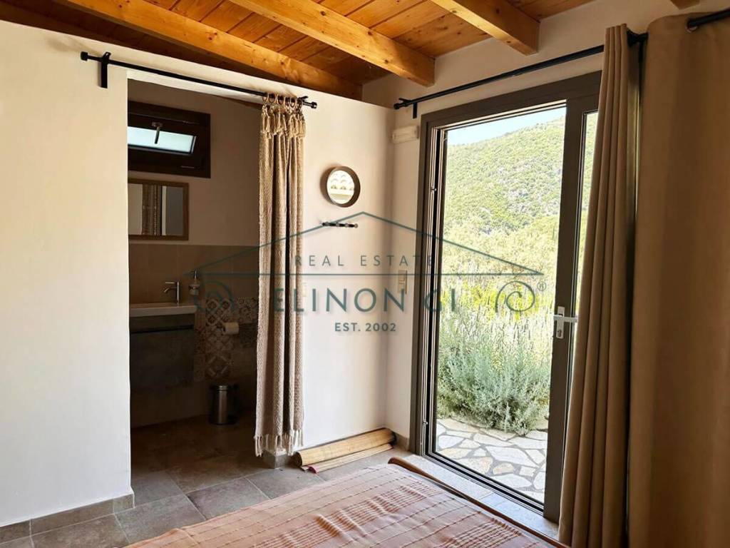 Το δεύτερο υπνοδωμάτιο με το μπάνιο