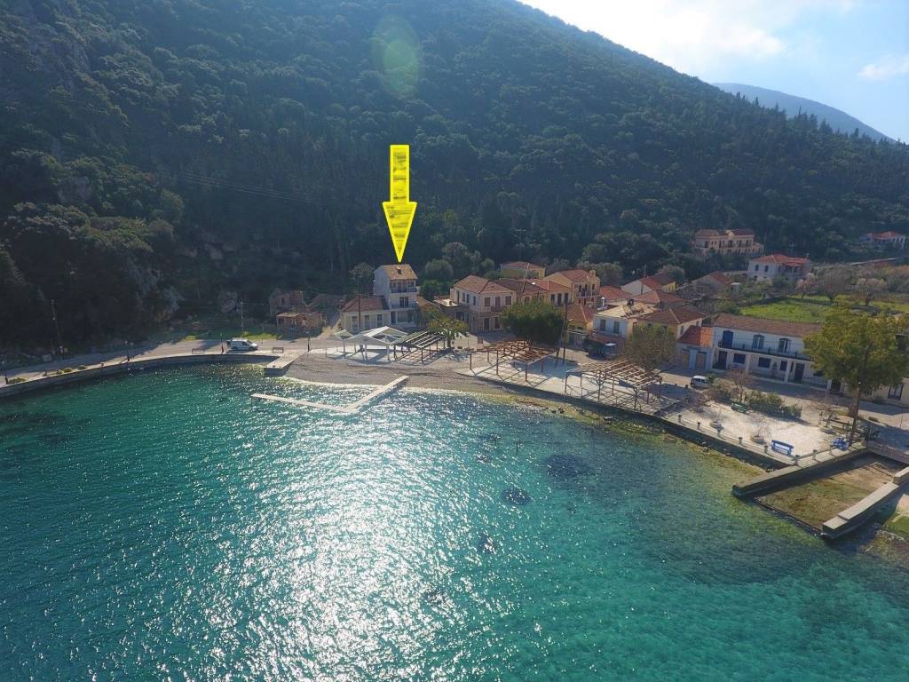 Aerial view and location of apartment complex