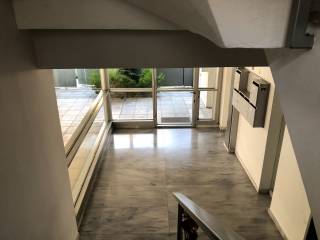 EISODOS TES POLYKATOIKIAS.