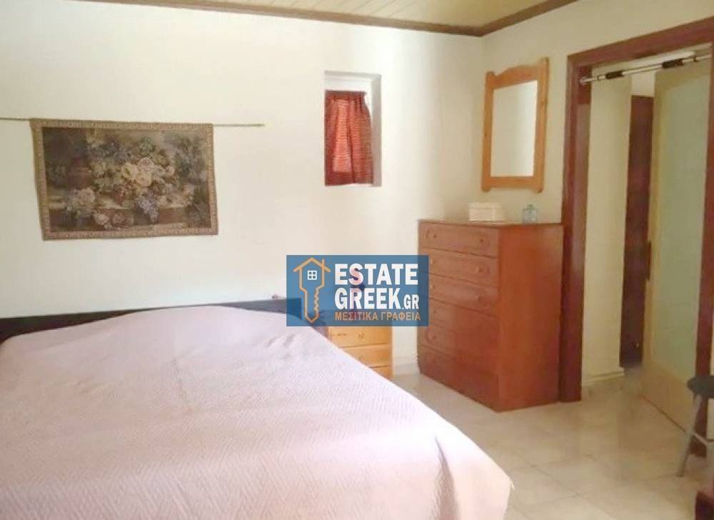  Oikopedo 700 t.m.  Esyche perioche  3 eide thermanses 