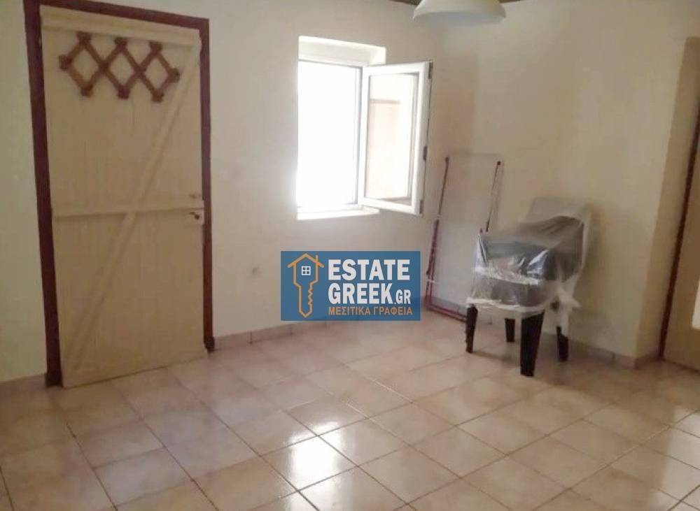  Oikopedo 700 t.m.  Esyche perioche  3 eide thermanses 