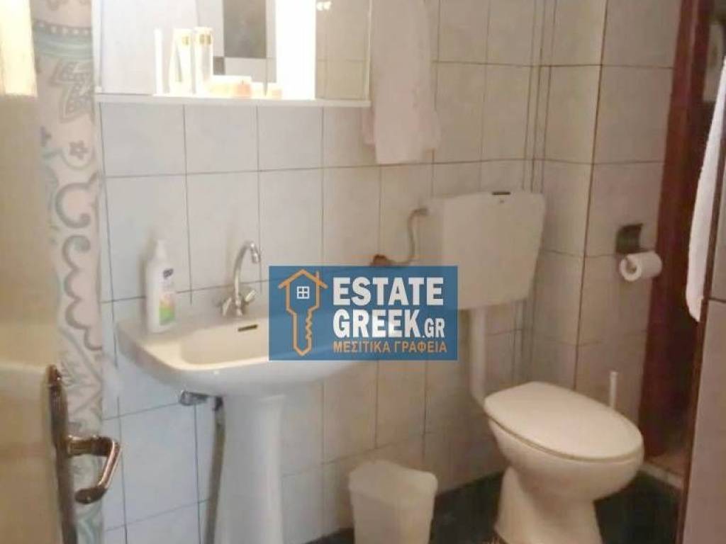  Oikopedo 700 t.m.  Esyche perioche  3 eide thermanses 