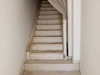 εσωτερικό κλιμακοστάσιο μεταξύ ισογείου και 1ου ορόφου