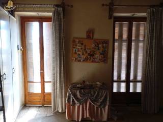 1ος όροφος -υπνοδωμάτιο -μπαλκονόπορτες