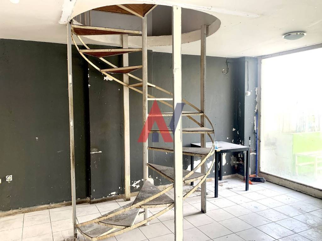 10 : Xaras 52-54, Hrakleio_Rent+Polisi.jpg