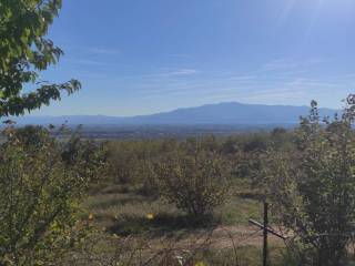 κτήμα 4000 τετραγωνικών μέτρων  με οικία κοντά στην λίμνη κε