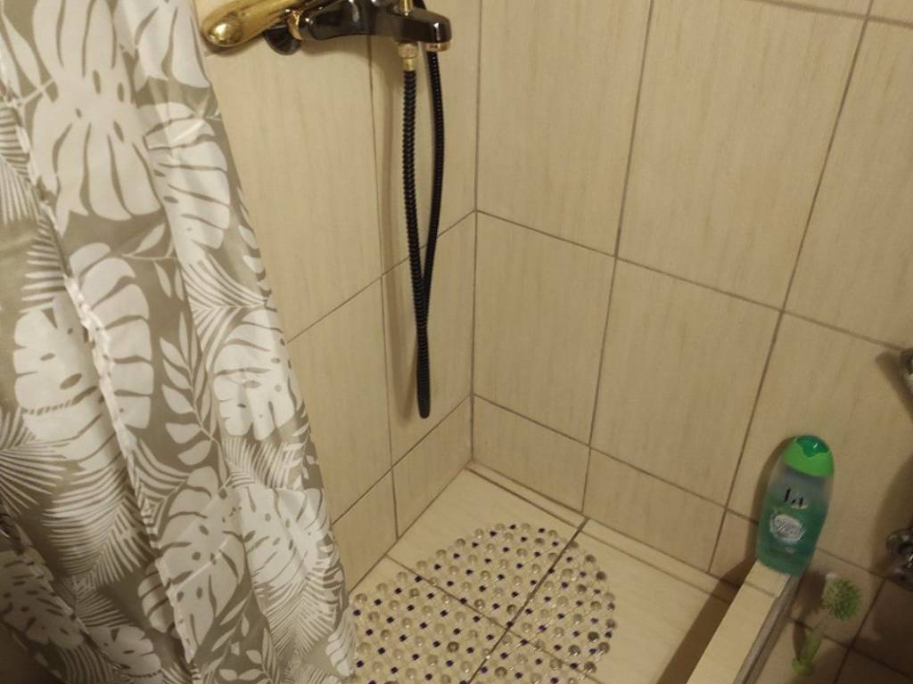 μπάνιο  οικίας  σε κτήμα  στους προποδες του μπέλες κοντά στ