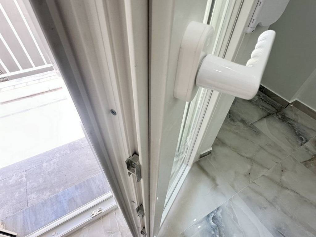 Forumland Real Estate, Κουφώματα