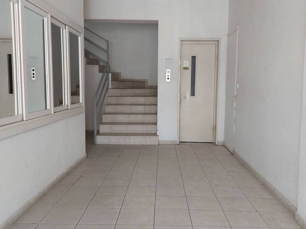 Είσοδος - Σκάλα - Ασανσέρ