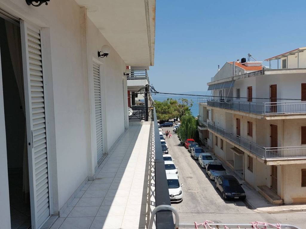 Μπαλκόνι 1ο γωνία θέασης προς τη θάλασσα.