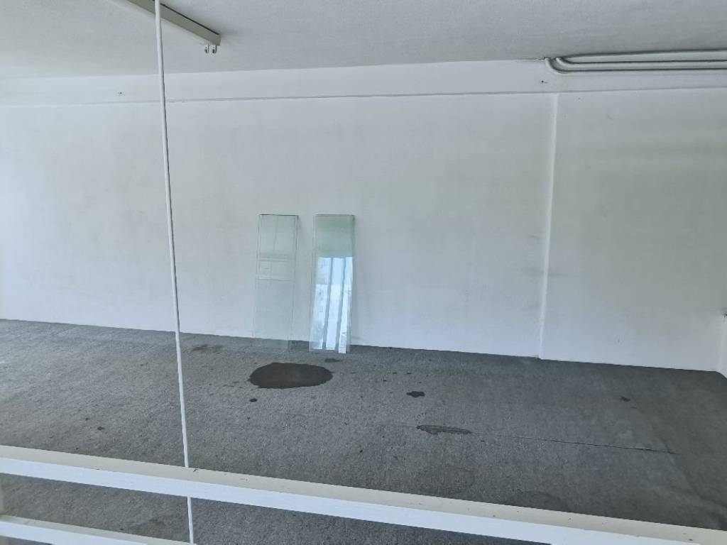 Emporiko akineto sten Amphithea