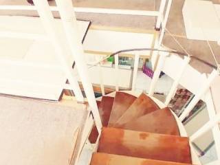 Emporiko akineto sten Amphithea