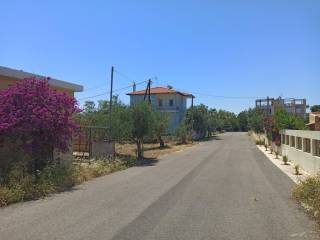 GONIAKO OIKOPEDO ME PROSOPSEIS 34 m. KAI 19 m.