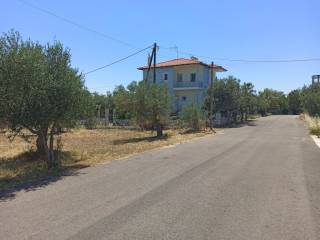 GONIAKO OIKOPEDO ME PROSOPSEIS 34 m. KAI 19 m.