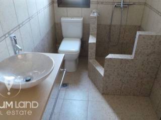 Forumland Real Estate, Μπάνιο