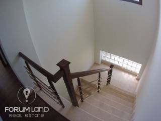 Forumland Real Estate, Esoterikes Skales