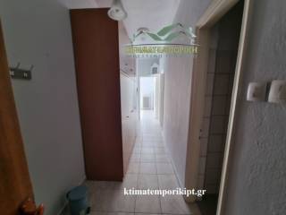 Χωλ - Ντουλάπα