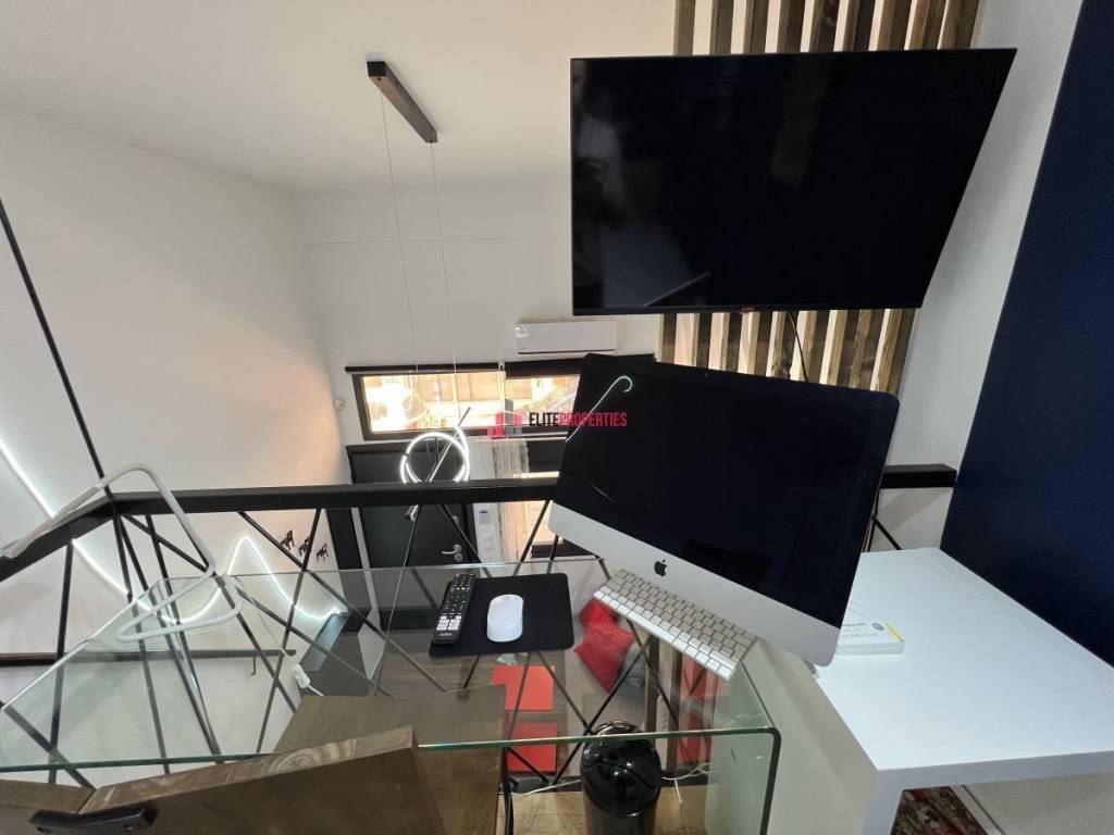 ΓΡΑΦΕΙΟ ΜΕ ΥΠΟΛΟΓΙΣΤΗ