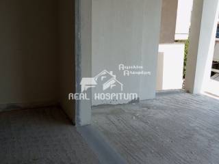 σαλόνι με πρόσβαση στο μπαλκόνι