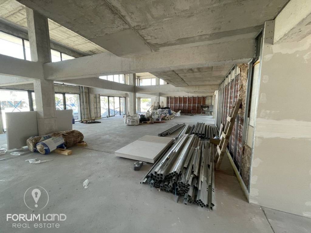 Forumland Real Estate, Ισόγειο κατάστημα