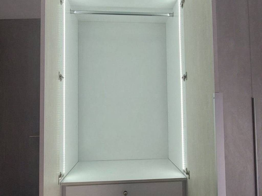 ΕΣΩΤΕΡΙΚΟΣ ΦΩΤΙΣΜΟΣ ΝΤΟΥΛΑΠΑΣ