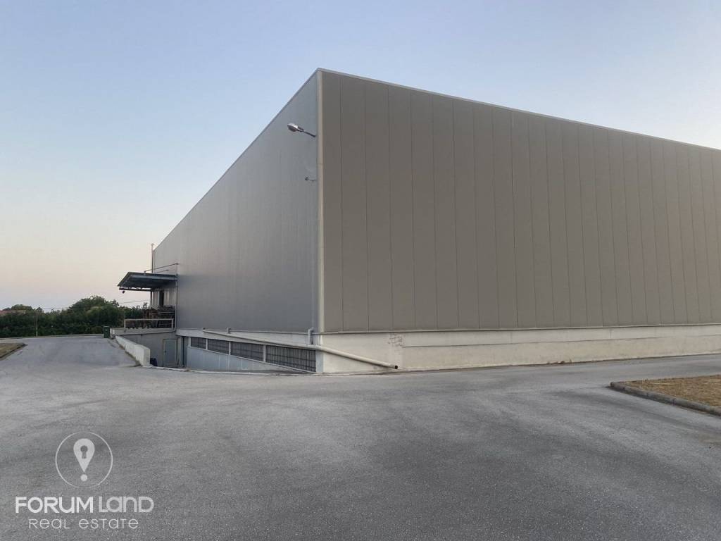 Forumland Real Estate, Εξωτερική Όψη