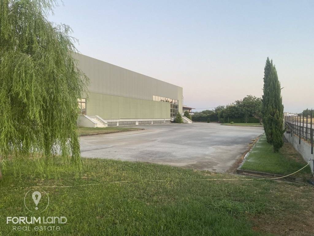 Forumland Real Estate, Εξωτερική Όψη