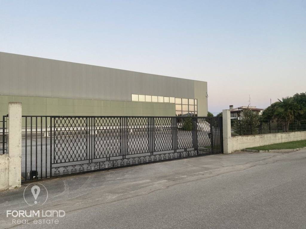 Forumland Real Estate, Εξωτερική Όψη