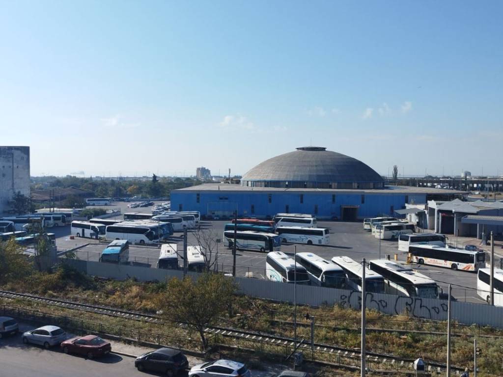 θέα θάλασσα από μπροστά στην Μοναστηρίου