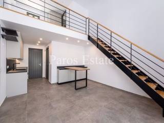 Σαλόνι με κουζίνα και τραπεζαρία