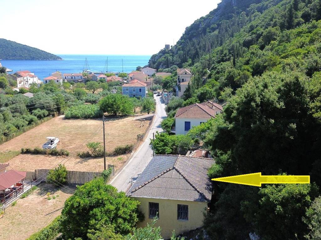 Aerial view and location of the house