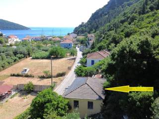 Aerial view and location of the house