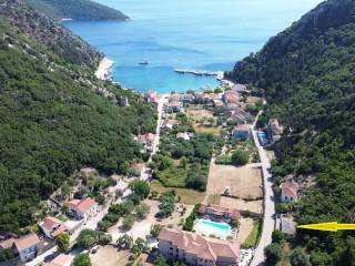 Aerial view and location of house