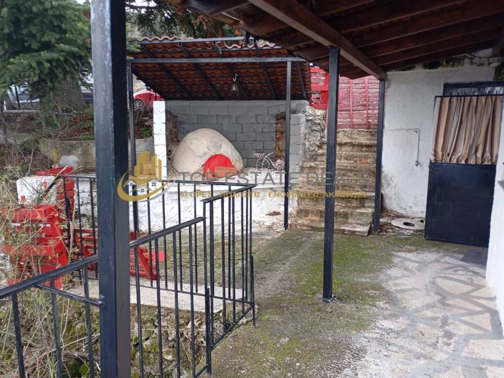 oikia eisodos -mpalkoni-chtistos phoyrnos