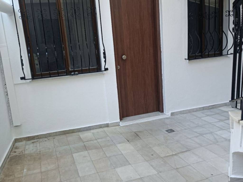 ΙΣΟΓΕΙΑ ΕΙΣΟΔΟΣ ΓΚΑΡΣΟΝΙΕΡΑΣ