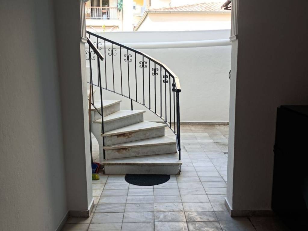 ΚΟΙΝΟΧΡΗΣΤΟΣ ΕΣΩΤΕΡΙΚΟΣ ΑΥΛΕΙΟΣ ΧΩΡΟΣ. ΔΕΞΙΑ Η ΕΙΣΟΔΟΣ