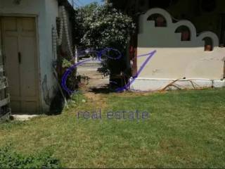 E apotheke kai e piso pleyra tes psestarias kai toy phoyrnoy