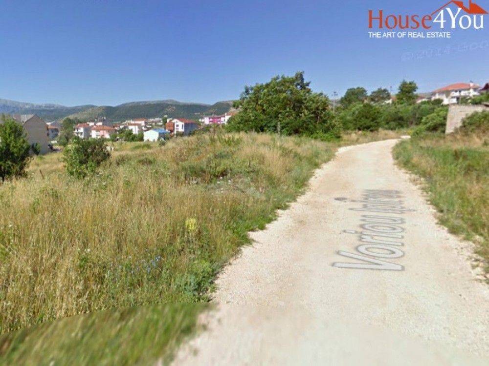 Πωλείται οικόπεδο 1527τμ. με ΣΔ. 0.6 στην Βορείου Ηπείρου στην Ανατολή Ιωαννίνων πλησίον Πανηπειρωτικού Σταδίου