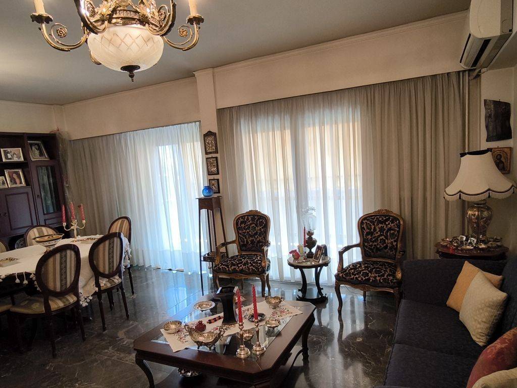 ΣΑΛΟΝΙ ΣΤΗ ΠΡΟΣΟΨΗ